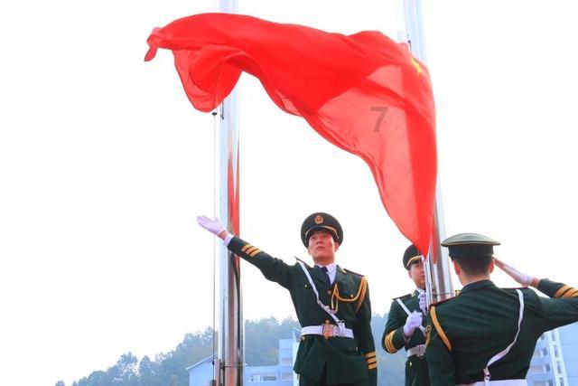 战机飞行时翼尖拉出的白线是干嘛用的?- 冷知识分享平台